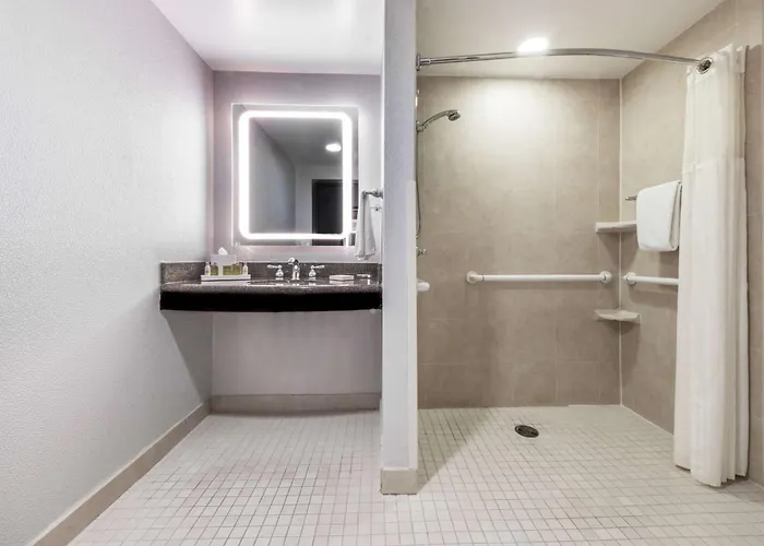 Doubletree By Hilton Newark Penn Station, Nj