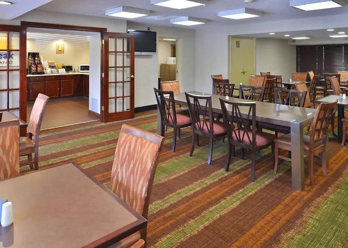 Days Inn By Wyndham Newark Wilmington